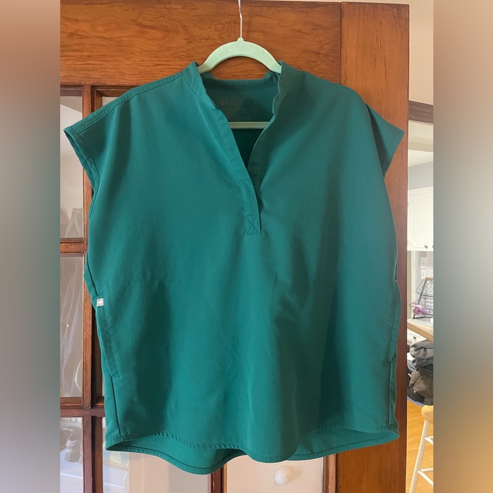 Green Figs scrub set- small top medium pants.